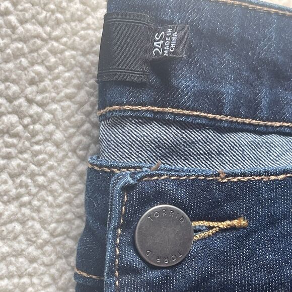 Torrid Denim Women’s Skinny Jeans – Plus Size 24 Short | Classic Dark Wash Blue - Picture 4 of 11